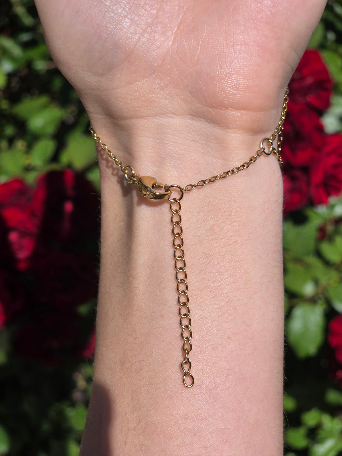 Clasp detail of the gold lattice hand chain