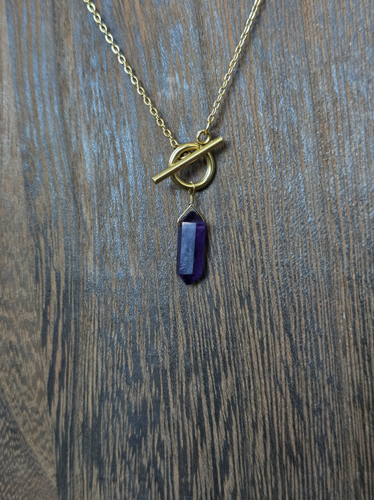 Amethyst pendulum necklace on gold stainless steel, detail
